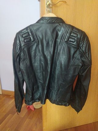 Chaqueta de piel original seminueva