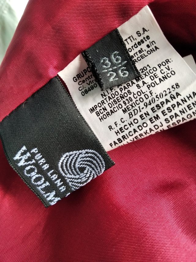 falda roja de pura lana virgen y falda negra 