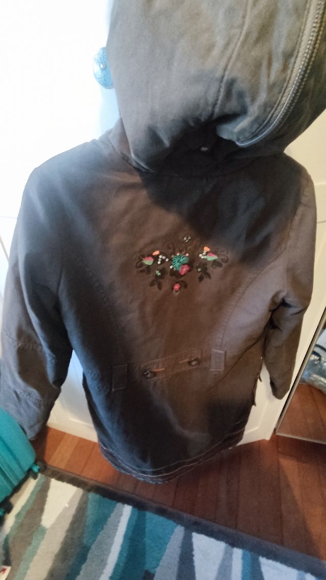 Abrigo marrón niña