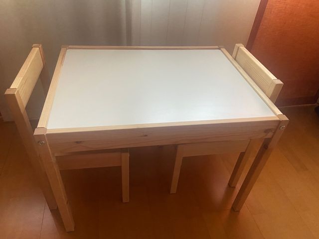 Mesa Infantil con 2 sillas