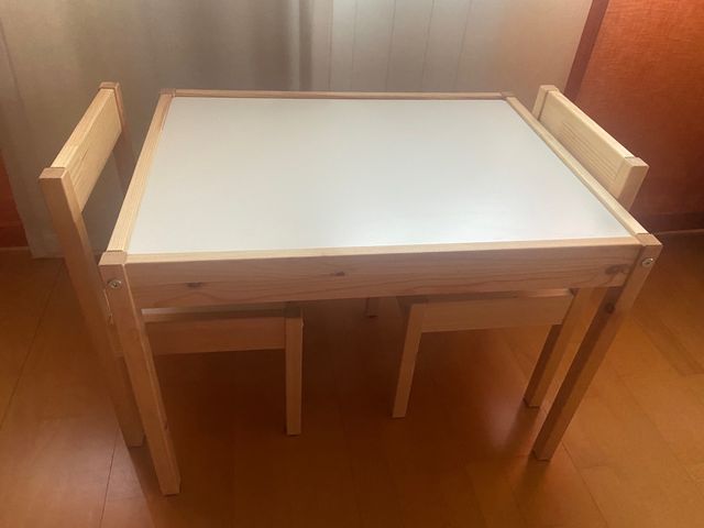 Mesa Infantil con 2 sillas