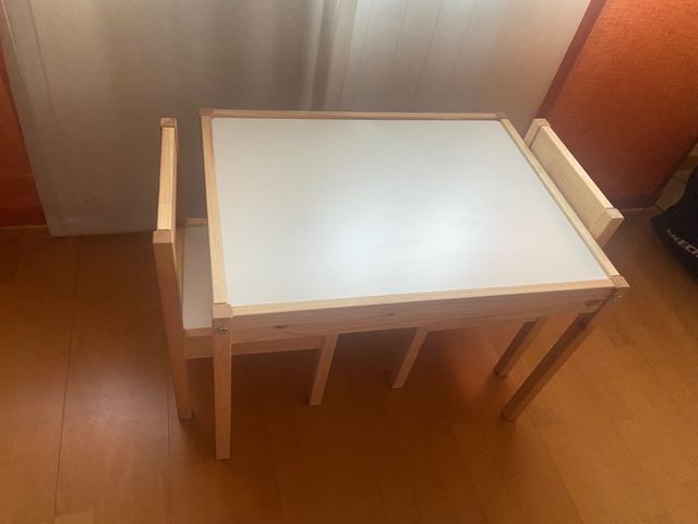 Mesa Infantil con 2 sillas