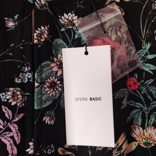 Espectacular Vestido Negro SFERA Talla: L  SÍN USO