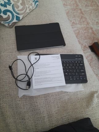 Nueva funda tablet y teclado bluetooh