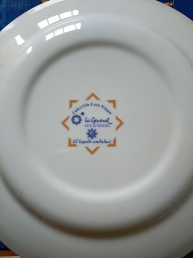Plato pájaro cerámica nazarí y taza