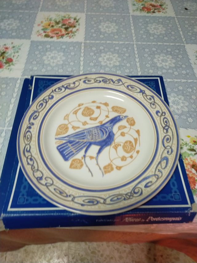 Plato pájaro cerámica nazarí y taza