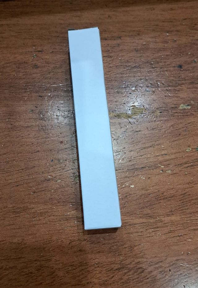 Penna in legno di ulivo e metallo 20€.