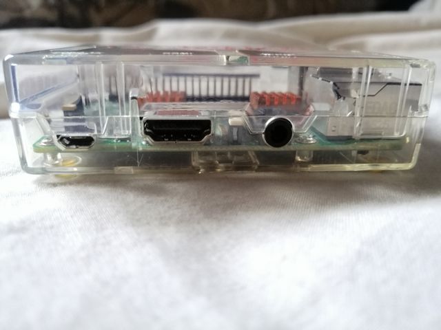 Raspberry pi 2 b con disipadores, caja y tarjeta