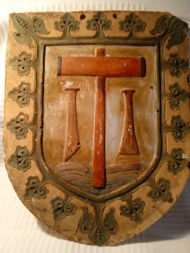 Escudos en homenaje a Ebanistas / Carpinteros