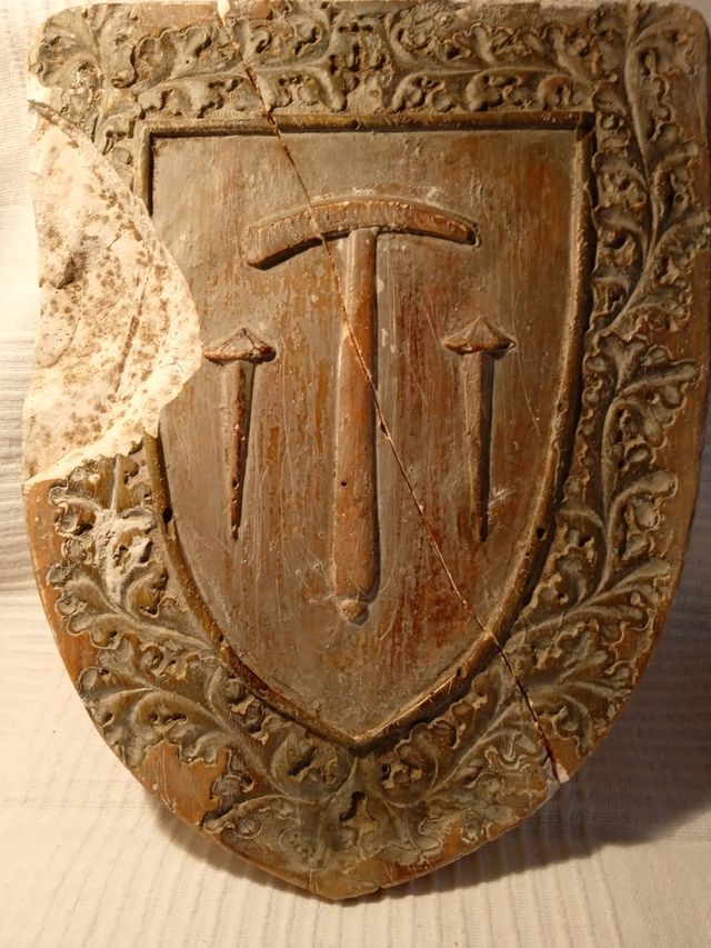 Escudos en homenaje a Ebanistas / Carpinteros