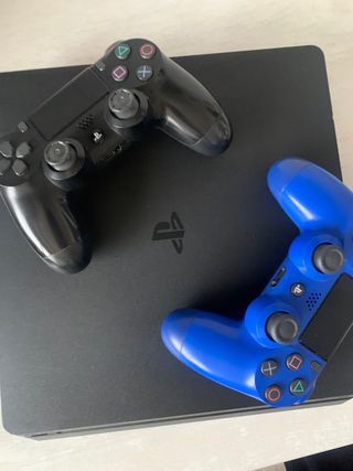 PS4 slime 1 TB + 2 Mandos + 4 juegos 