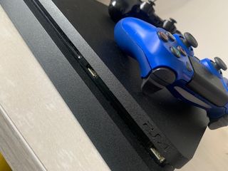 PS4 slime 1 TB + 2 Mandos + 4 juegos 