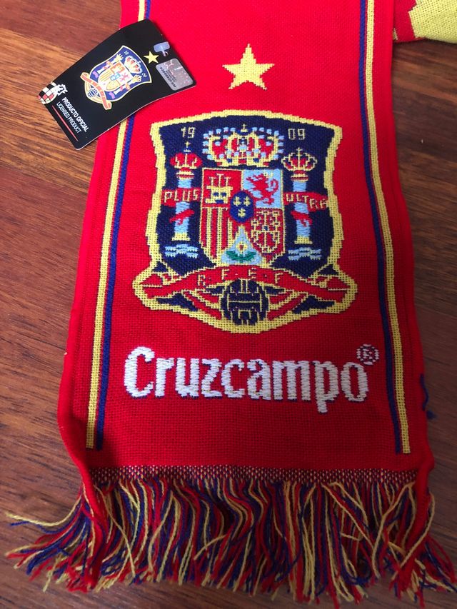 Gorra y bufanda España