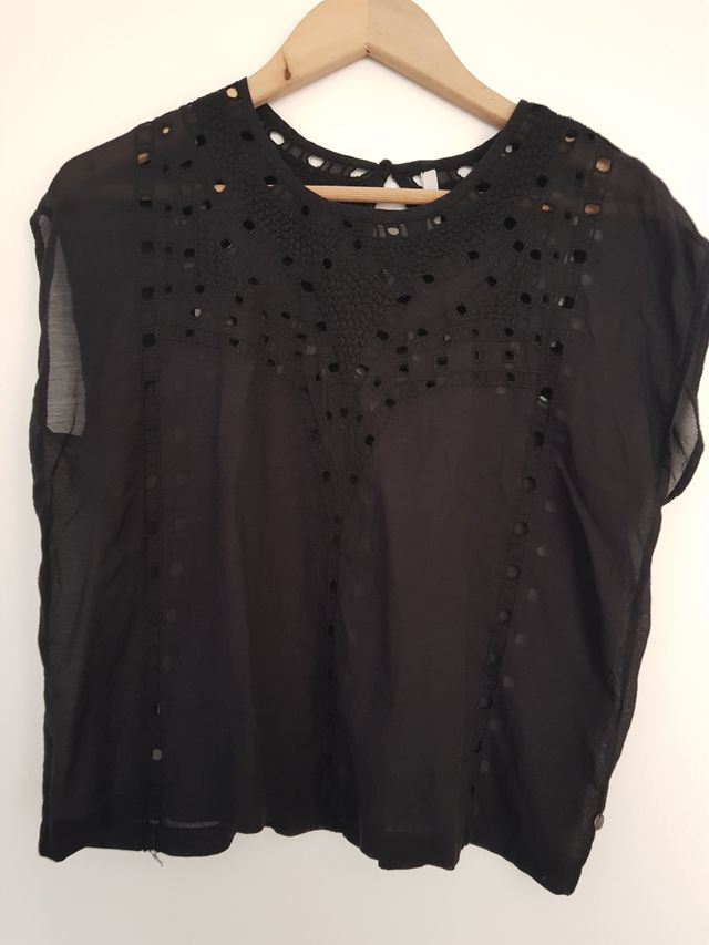 Camiseta negra calada