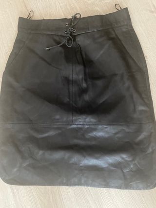 FALDA CUERO NEGRO TALLA 40