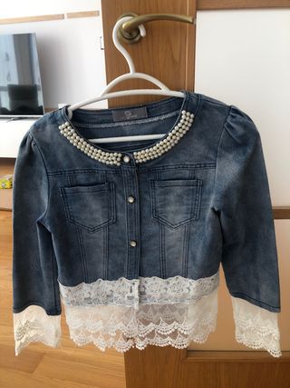Chaqueta vaquera con encaje 