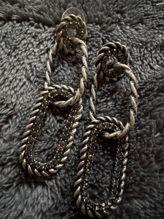 Pendientes diferentes