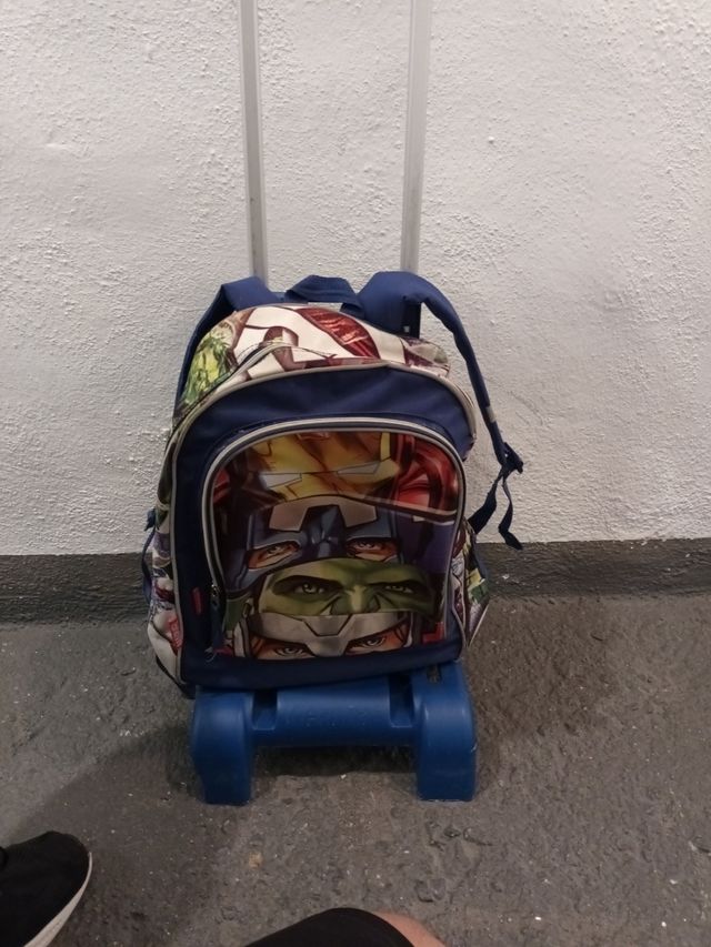 Mochila escolar "MARVEL" + carro