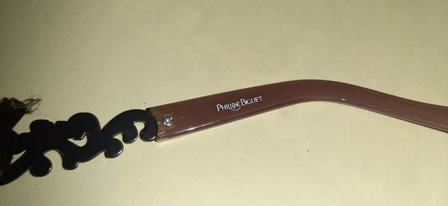 Gafas de sol de pasta con detalle en las patillas