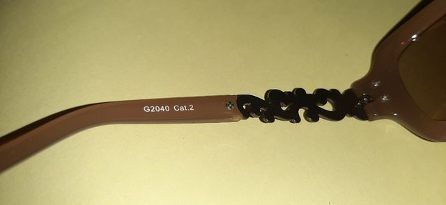 Gafas de sol de pasta con detalle en las patillas