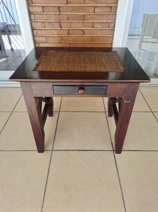 Mesita de estilo colonial