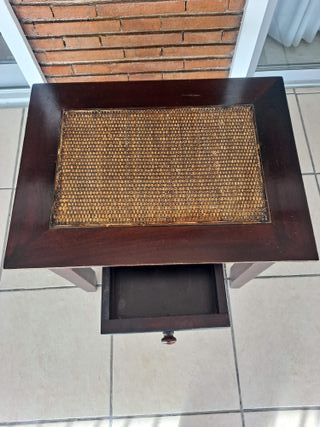 Mesita de estilo colonial