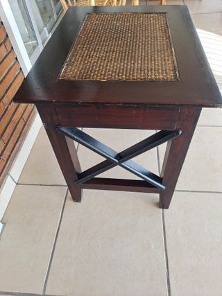 Mesita de estilo colonial