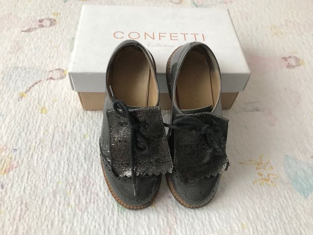 Zapato niña grises, Confetti