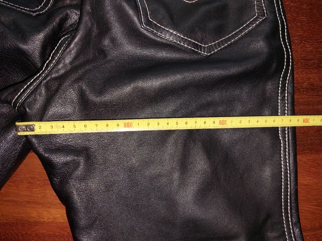 Pantalón piel auténtica negro tiro alto