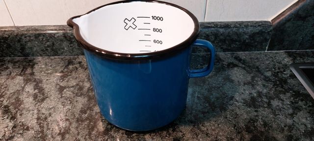 Nº 065.- Cazuela, cazo,jarra, servillete