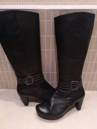 Botas altas negras con tacón 