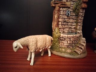 figura Belén pastora fuente borreguito 20 cm