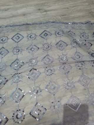 fular plateado rectangular 