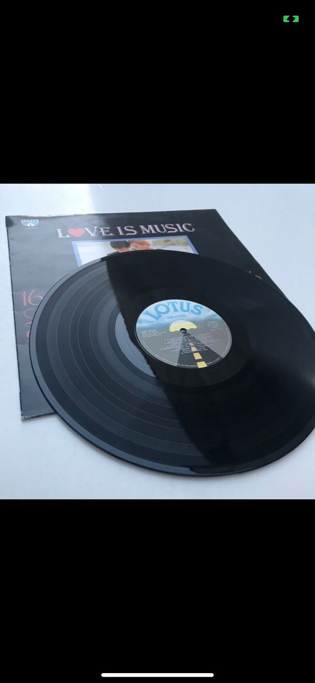 LOVE IS MUSIC  1988      MUY BUEN ESTADO!!