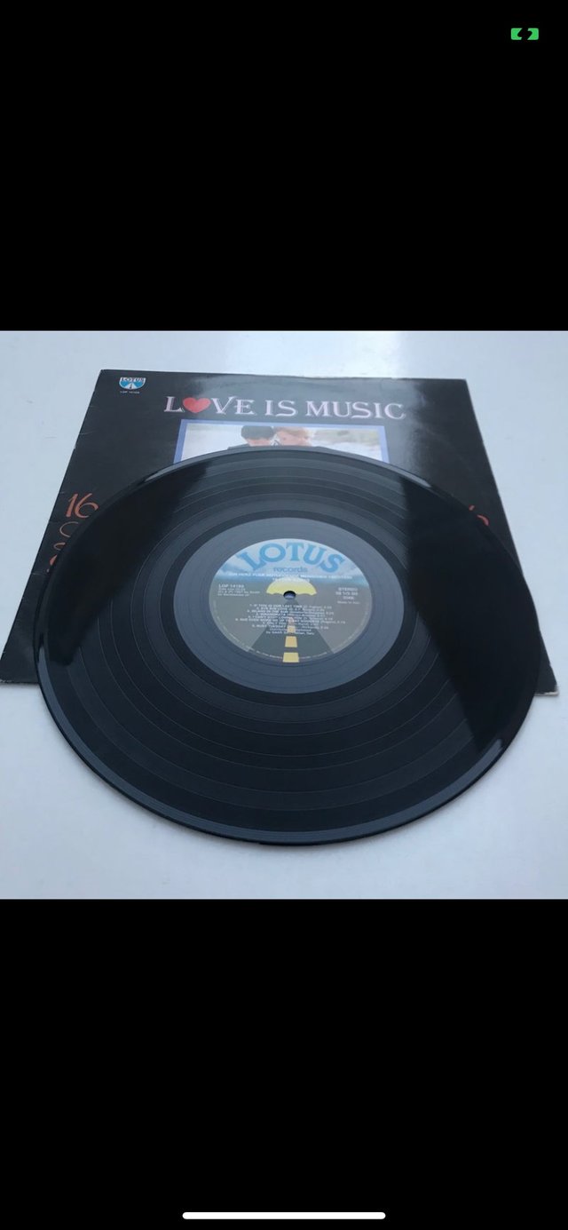 LOVE IS MUSIC  1988      MUY BUEN ESTADO!!