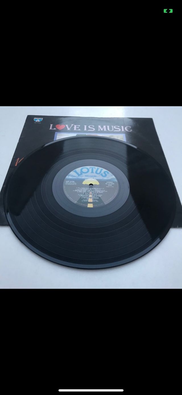 LOVE IS MUSIC  1988      MUY BUEN ESTADO!!