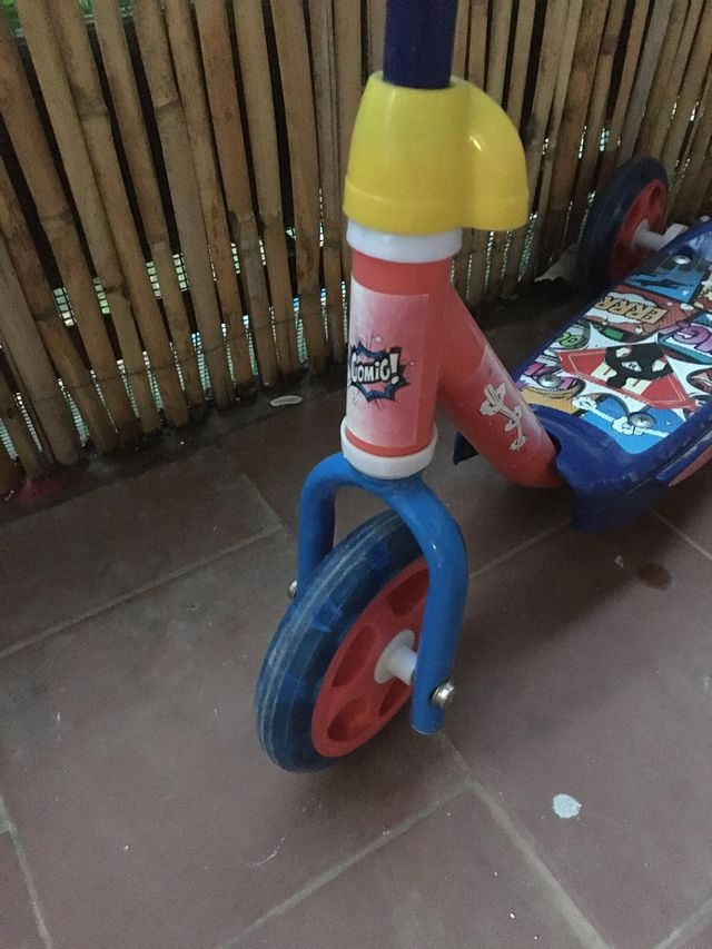 Patinete 3ruedas con adornos dragón