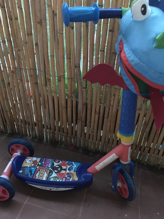 Patinete 3ruedas con adornos dragón