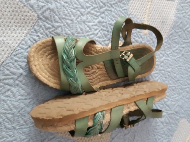 sandalias verde yokono