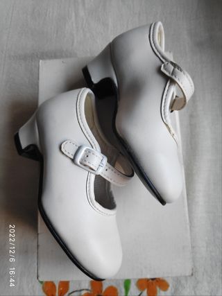 ZAPATOS FLAMENCO FERIA NIÑA NÚM 19 "NUEVOS"