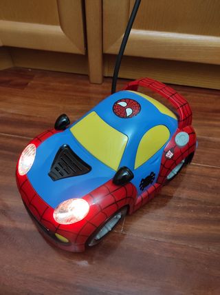 Coche teledirigido de Spiderman 