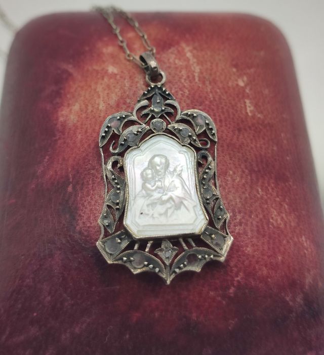 Medalla del año 1931Oro blanco 18k y Naca