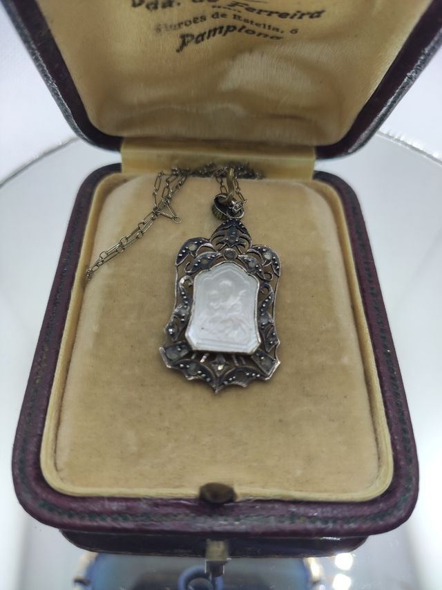 Medalla del año 1931Oro blanco 18k y Naca