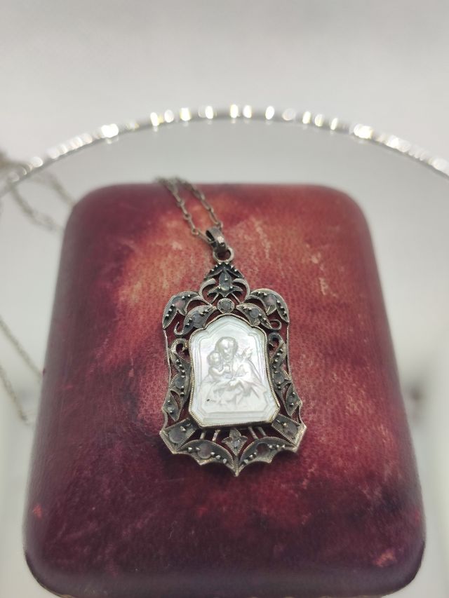 Medalla del año 1931Oro blanco 18k y Naca