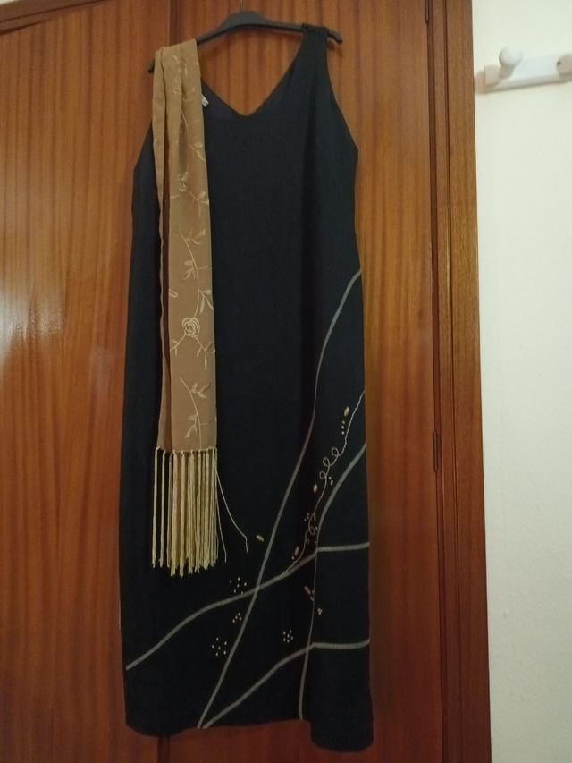 Vestido largo con fular y diseño en los bajos wle