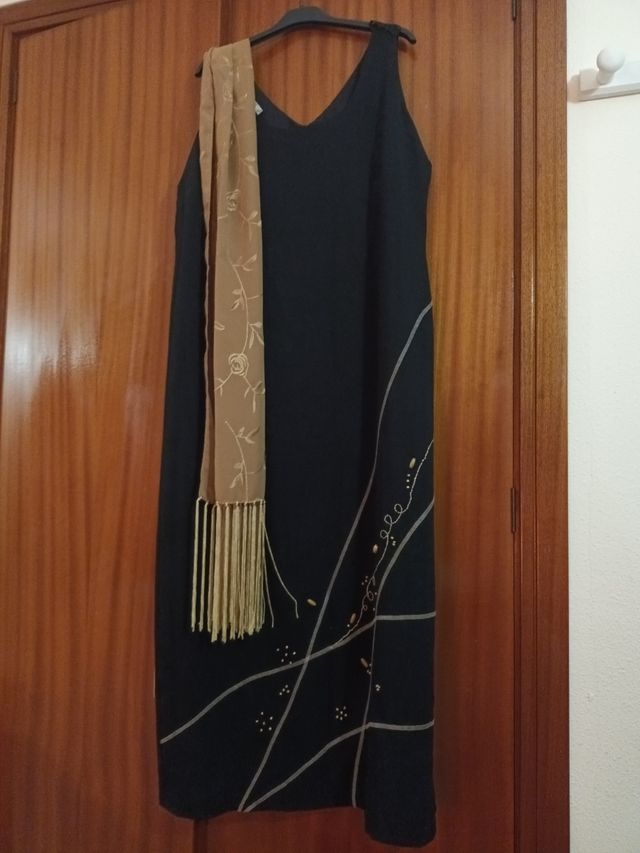 Vestido largo con fular y diseño en los bajos wle