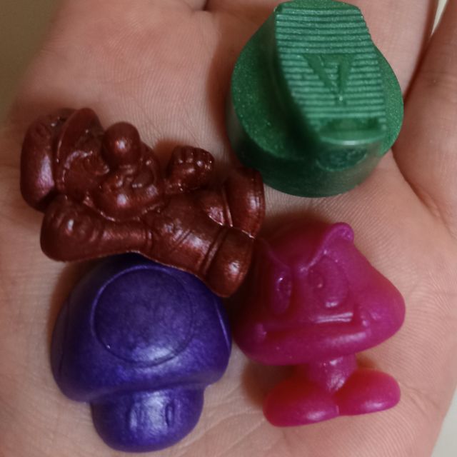 pins y llaveros de resina caps graffiti