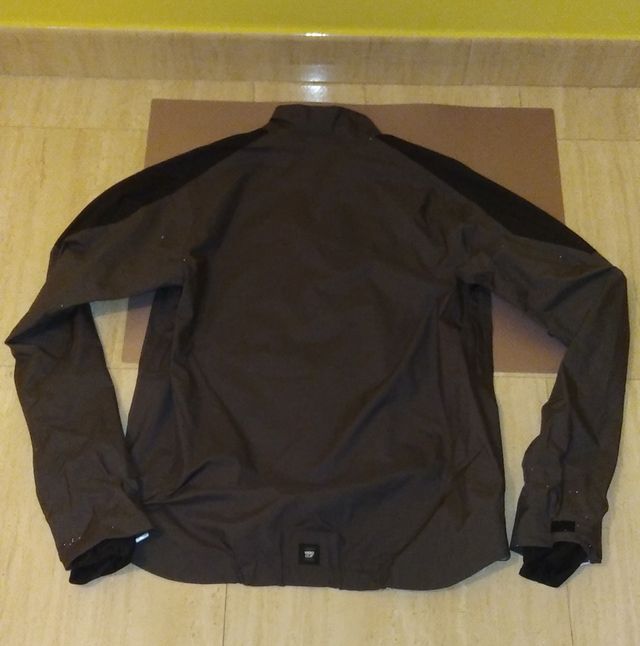 Chaqueta chubasquero RockRider ST 900.Talla L.