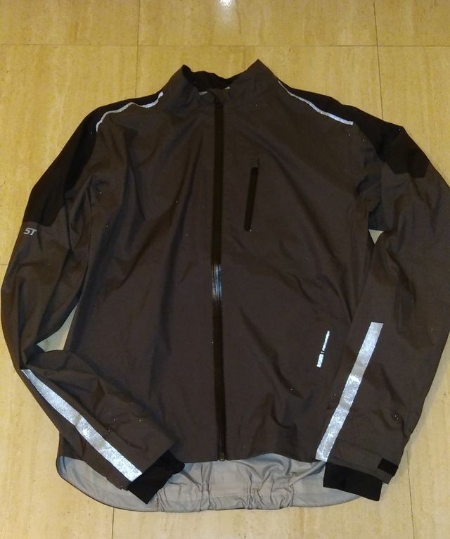 Chaqueta chubasquero RockRider ST 900.Talla L.