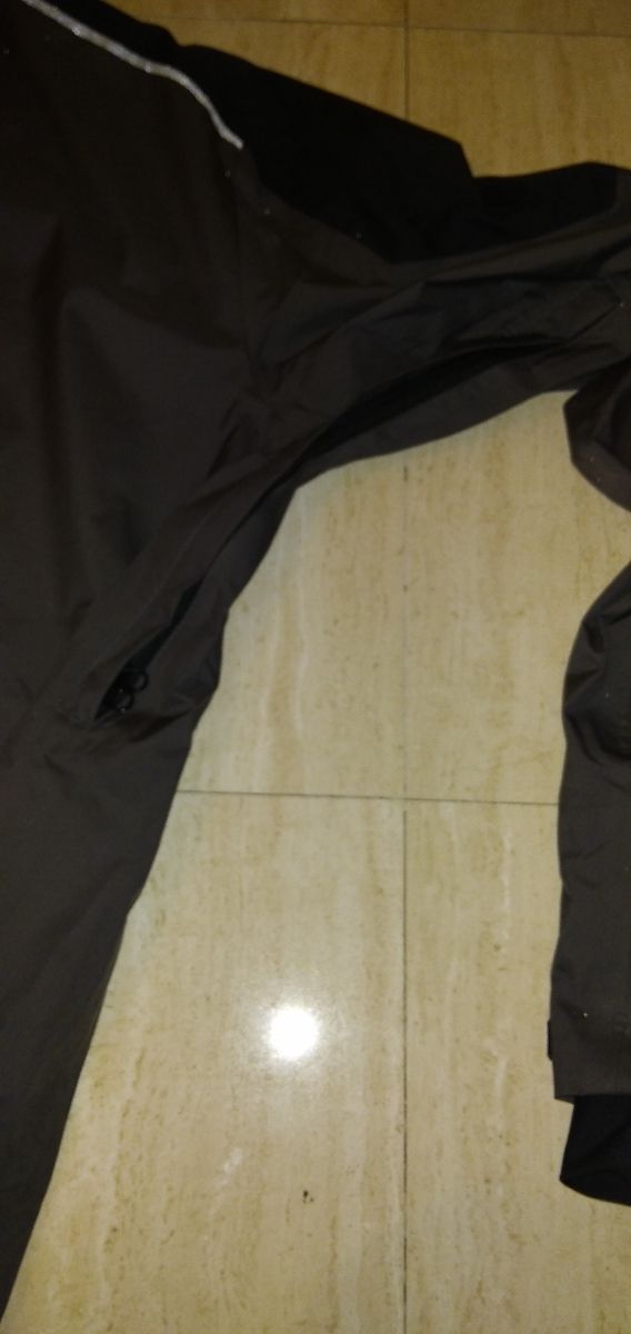 Chaqueta chubasquero RockRider ST 900.Talla L.